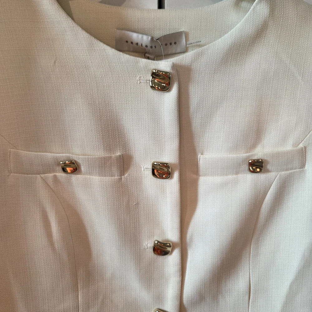 NWT Endless Rose Cream Vest with Gold Accents And Matching Shorts Set. Large. - Picture 8 of 13